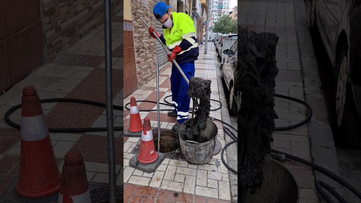 Inspección visual de arquetas exteriores para detectar atascos y problemas en Murcia